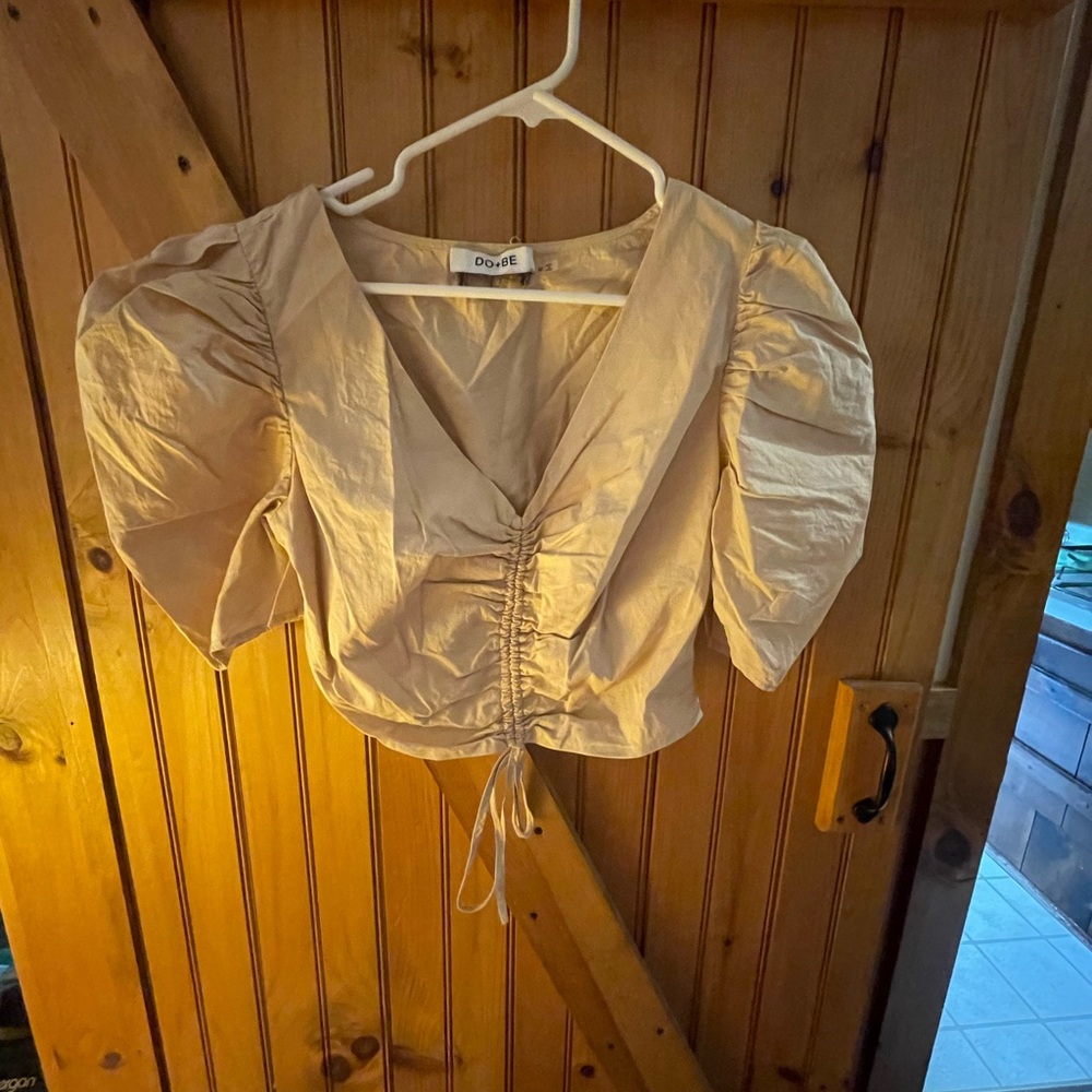 Do + Be crop top. Size Small.